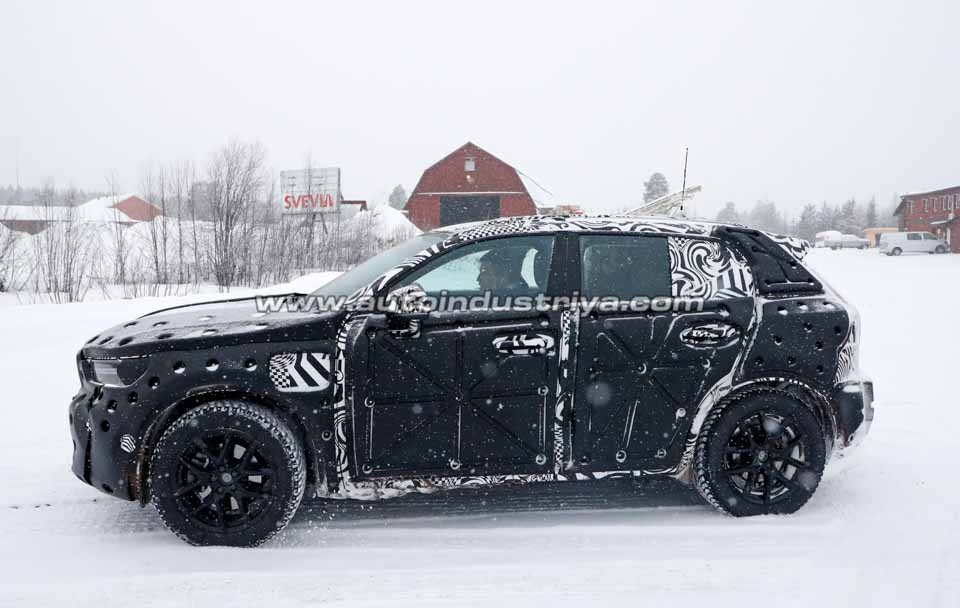 Side profile of the Volvo XC40 prototype