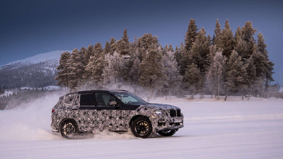The 2018 BMW X3's side profile