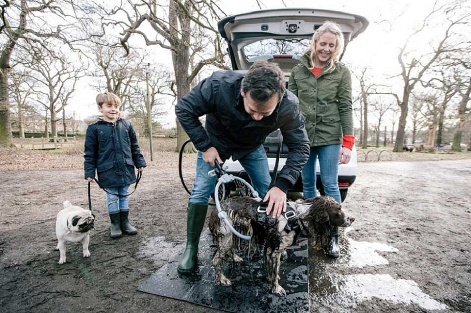 The X-Trail 4Dogs concept comes with its own dog shower