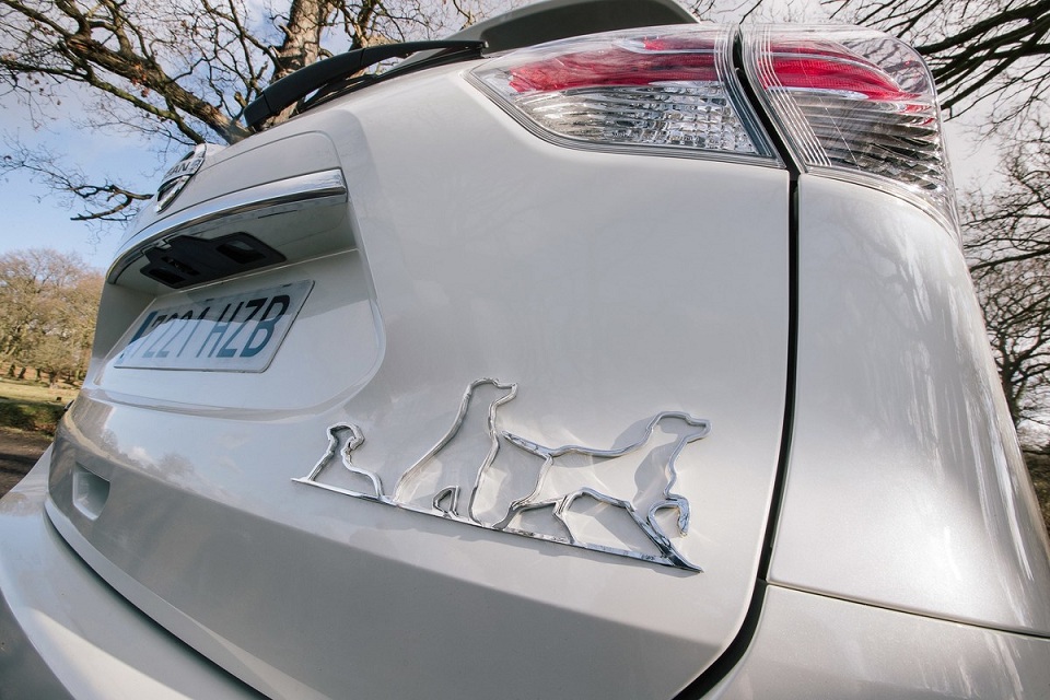 The logo of the Nissan X-Trail 4Dogs concept