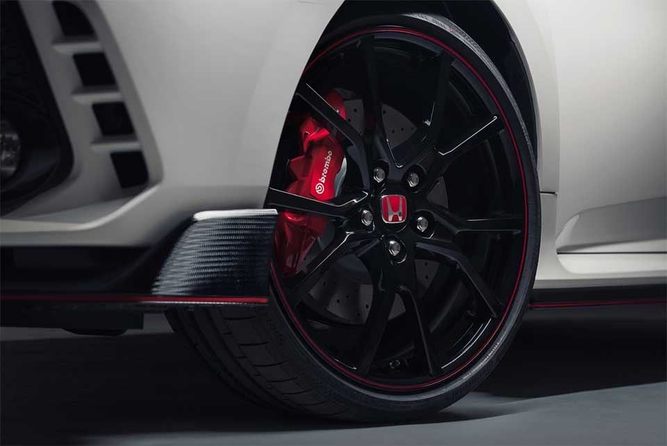 The 20-inch aluminum alloy wheels on 2017 Civic Type R
