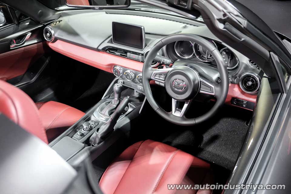 Interior of the MX-5 RF