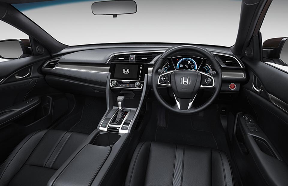 The dashboard of the 2017 Honda Civic Hatchback