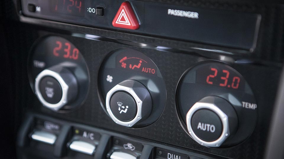 The center console on the Toyota 860 Special Edition