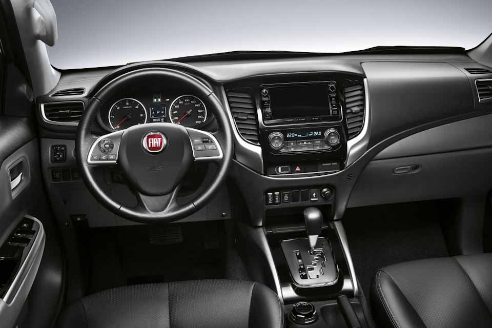 Strada-based Fiat Fullback pickup gets blacked-out Cross edition