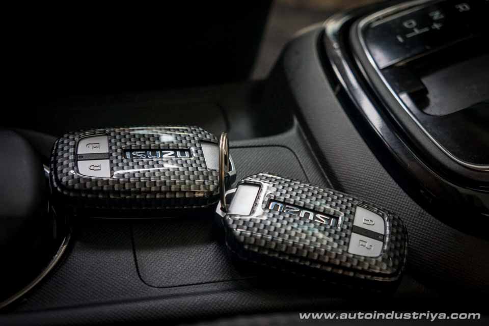 The faux carbon fiber on the key fob of the mu-x Black Series