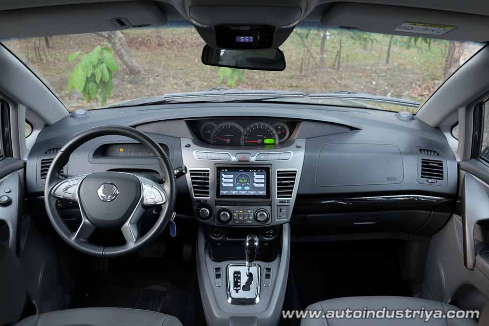 2017 Ssangyong Rodius 2.0 EX 9