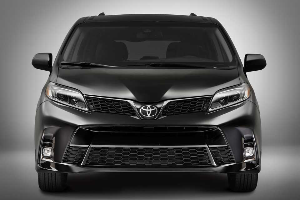 Toyota reveals facelifted 2018 Sienna 
