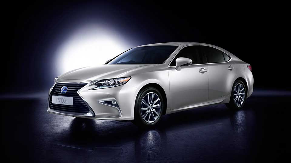 India gets their first taste of Lexus cars