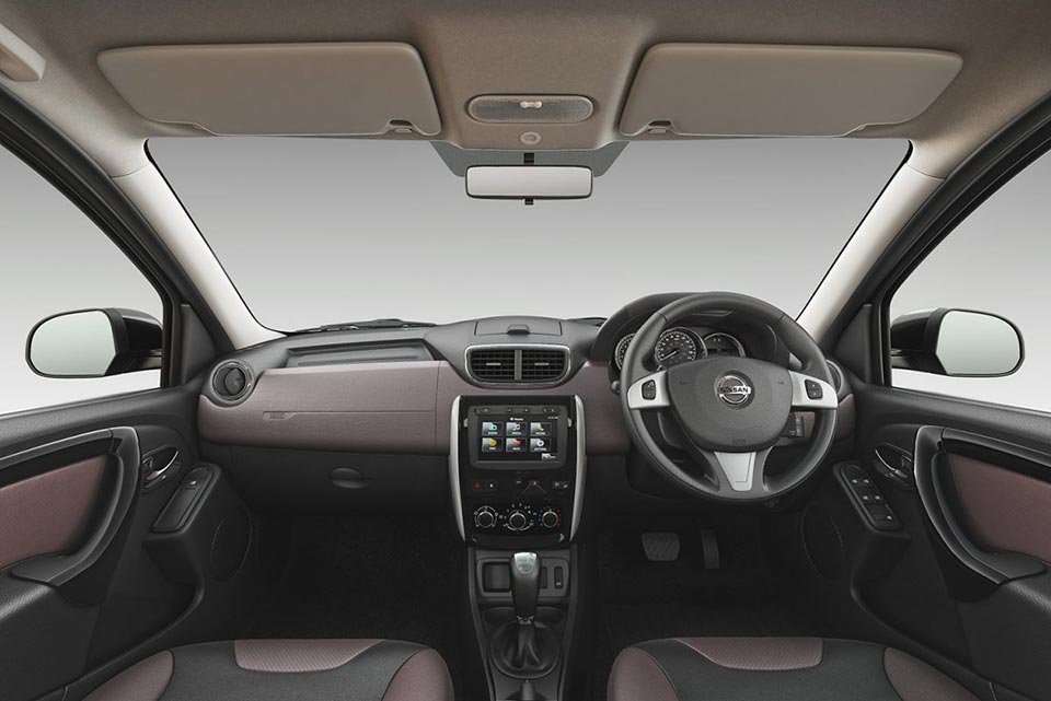 The dashboard of the 2017 Nissan Terrano