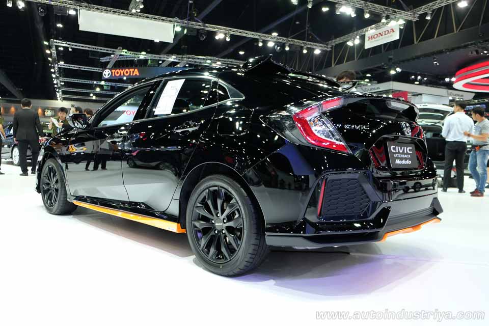 BIMS 2017: Honda Civic Hatchback officially revealed