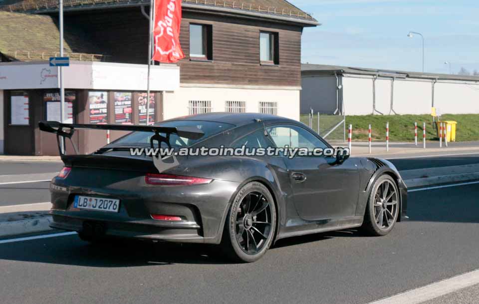 A closer look at the rear of the 911 GT3 RS facelift