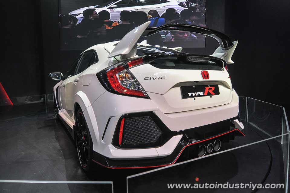 Rear quarter of the 2017 Honda Civic Type R