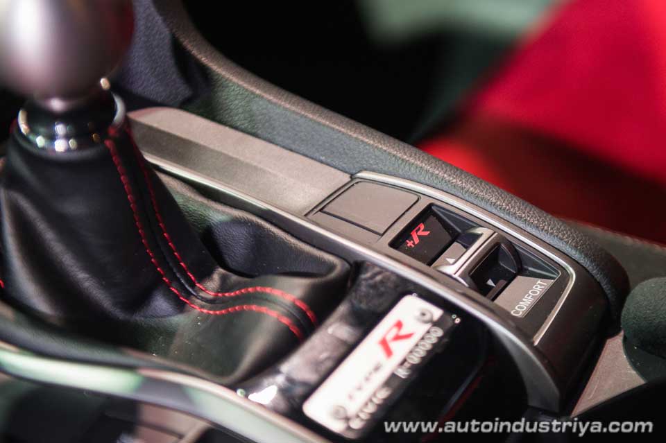 The R+ Mode on the 2017 Honda Civic Type R
