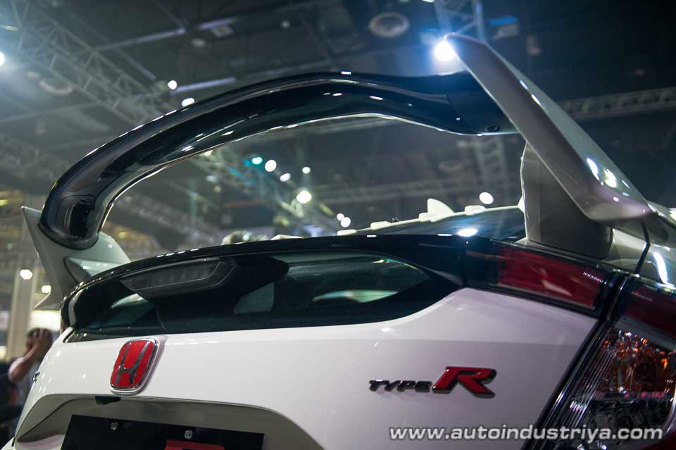 The double wing on the 2017 Honda Civic Type R
