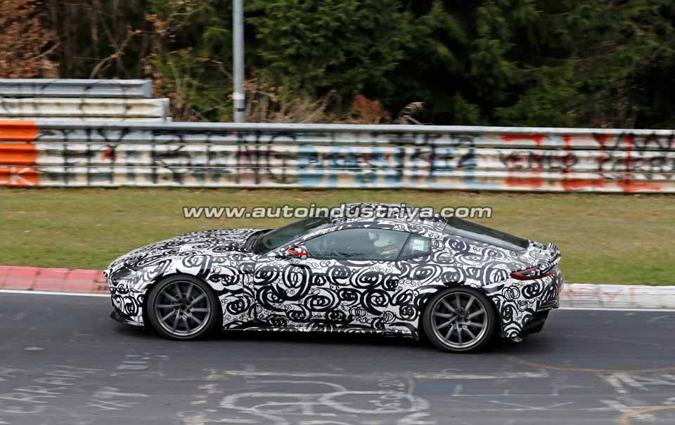 Side profile of the prototype 2018 Aston Martin Vantage
