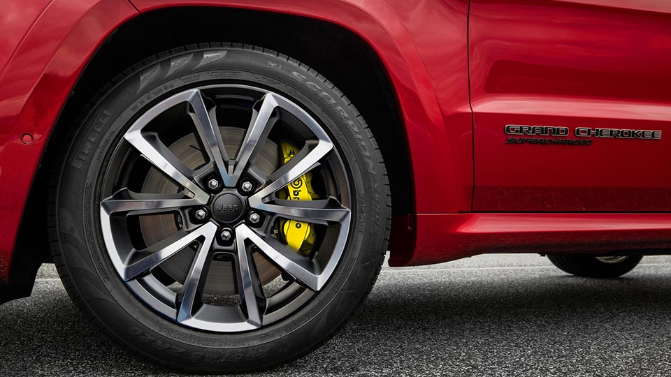 The 20-inch alloys and the Brembo brakes on the 2018 Jeep Grand Cherokee Trackhawk
