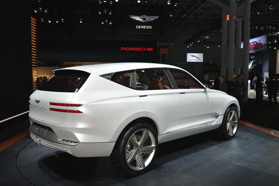New York 2017: Hydrogen power meets luxury in Genesis GV80