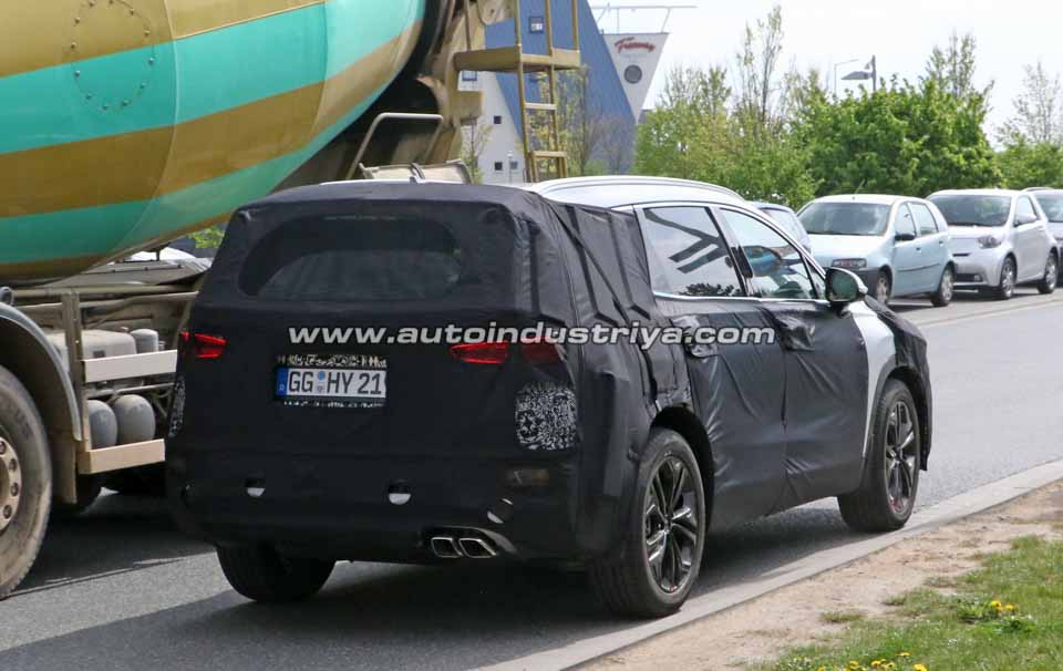 Rear quarter of the 2019 Hyundai Santa Fe prototype