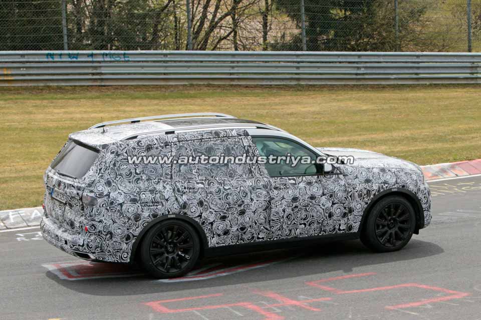 Side profile of the upcoming BMW X7 at the Nurburgring