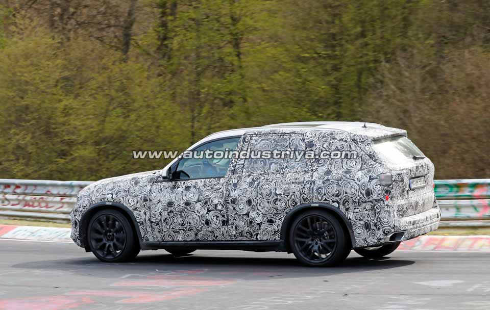 The rear quarter of the fourth-gen BMW X5 prototype