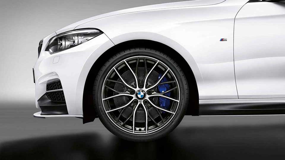 The 19-inch alloy wheels on the BMW M240i M Performance Edition