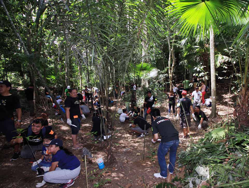 Isuzu PH engage with car clubs to promote environmental awareness 