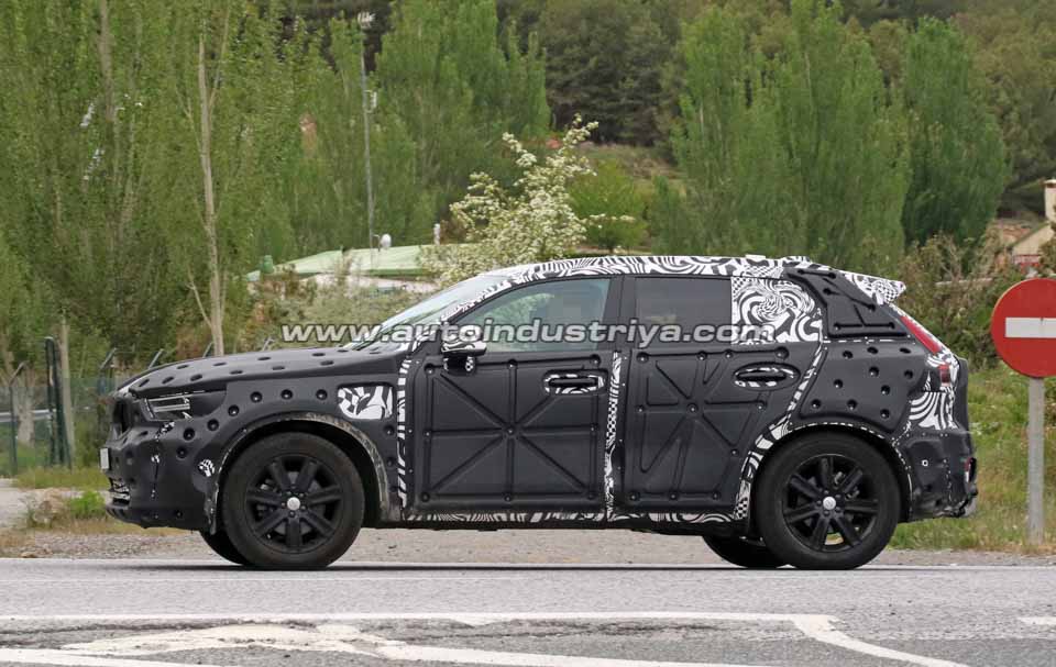 Spied: 2019 Volvo XC40 seen inside and out