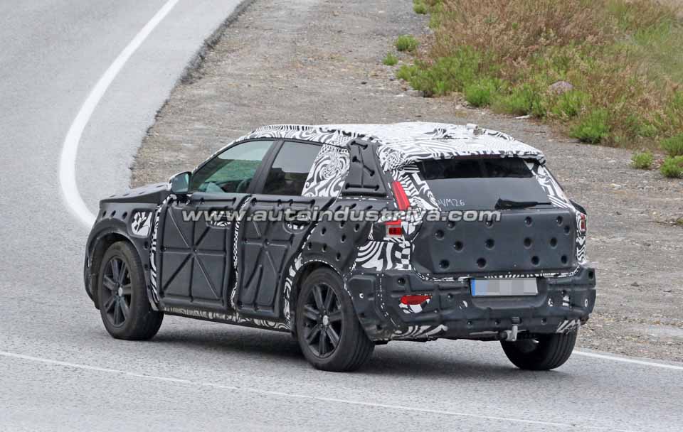 Spied: 2019 Volvo XC40 seen inside and out