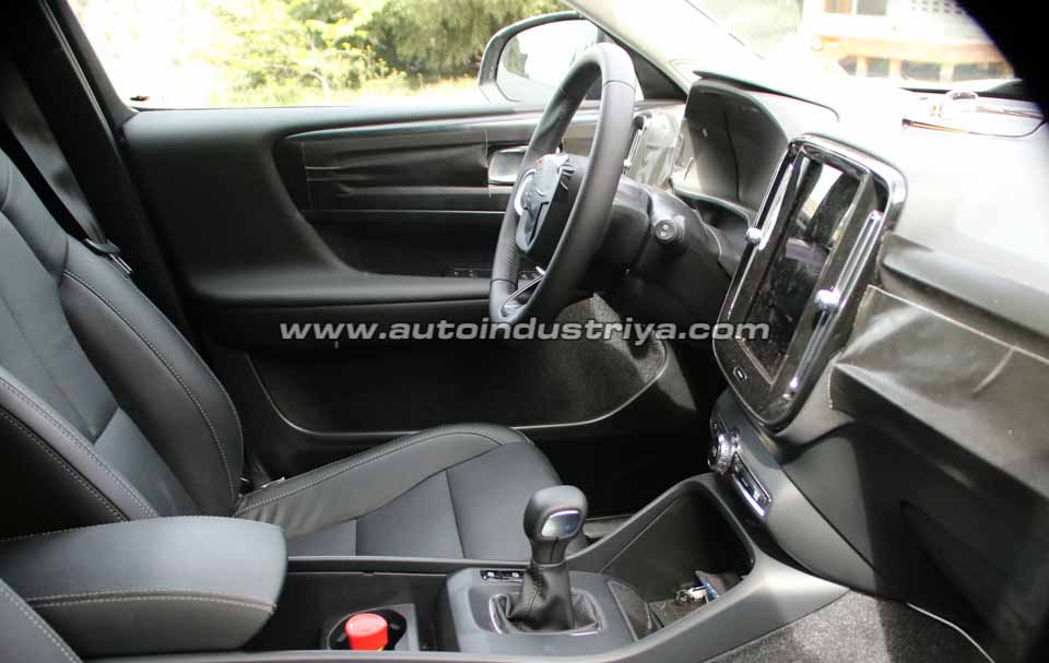 Spied: 2019 Volvo XC40 seen inside and out