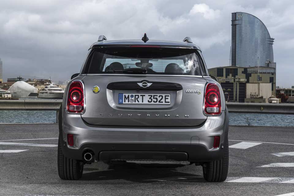 Mini Countryman gets electrified with a hybrid system 