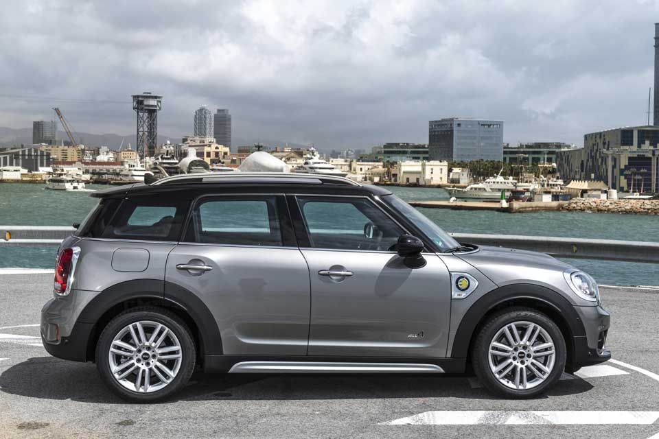 Mini Countryman gets electrified with a hybrid system 
