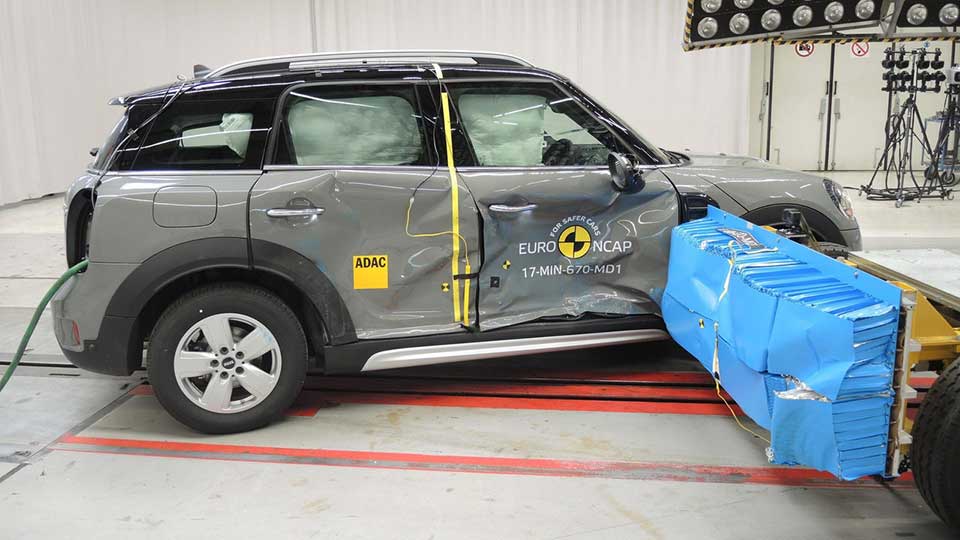 2017 Mini Countryman awarded five-star safety rating by Euro NCAP