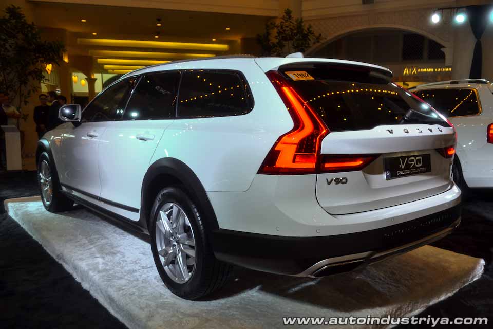 Volvo expands wagon lineup with 2017 V90 Cross Country