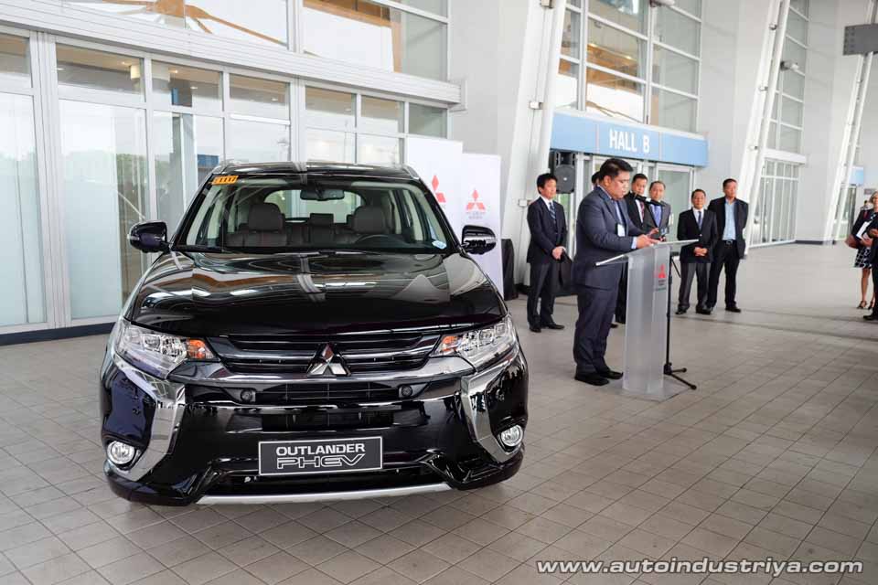 Mitsubishi Motors delivers Outlander PHEV and i-Miev to DENR