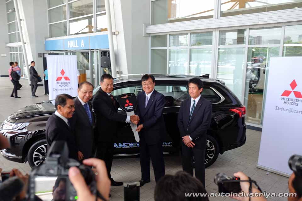 Mitsubishi Motors delivers Outlander PHEV and i-Miev to DENR