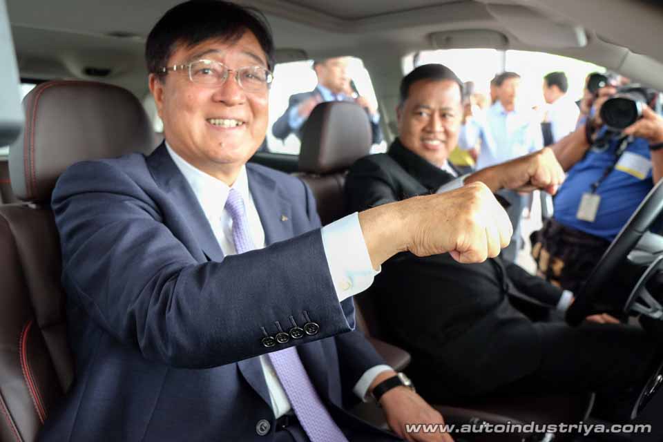 Mitsubishi Motors delivers Outlander PHEV and i-Miev to DENR