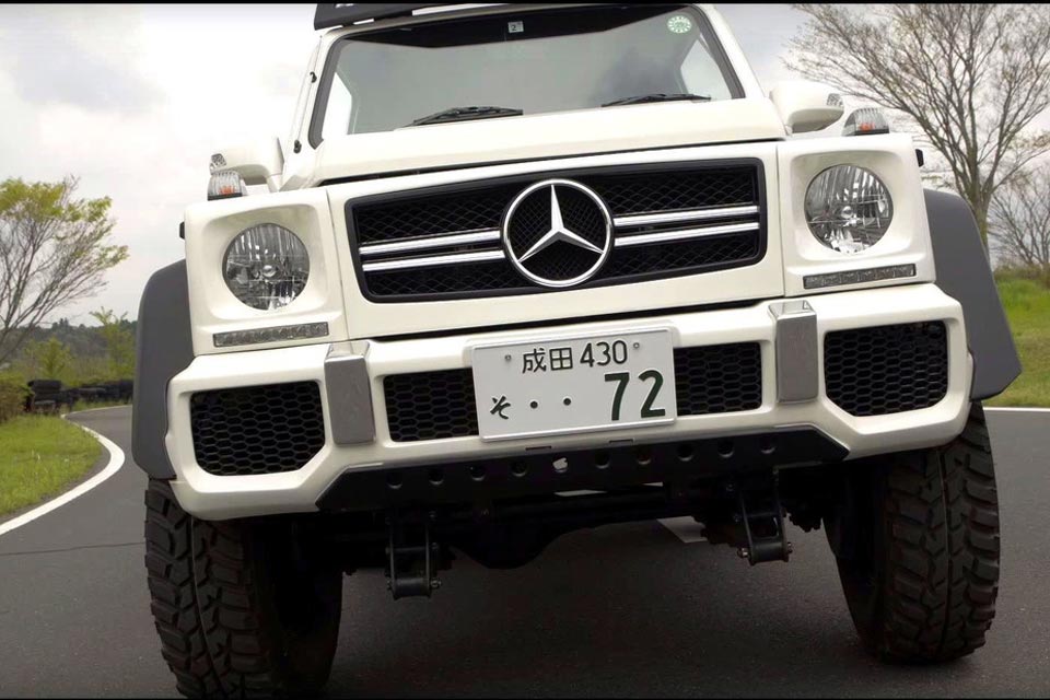 Japanese students create mini-Mercedes G63 6X6 clone