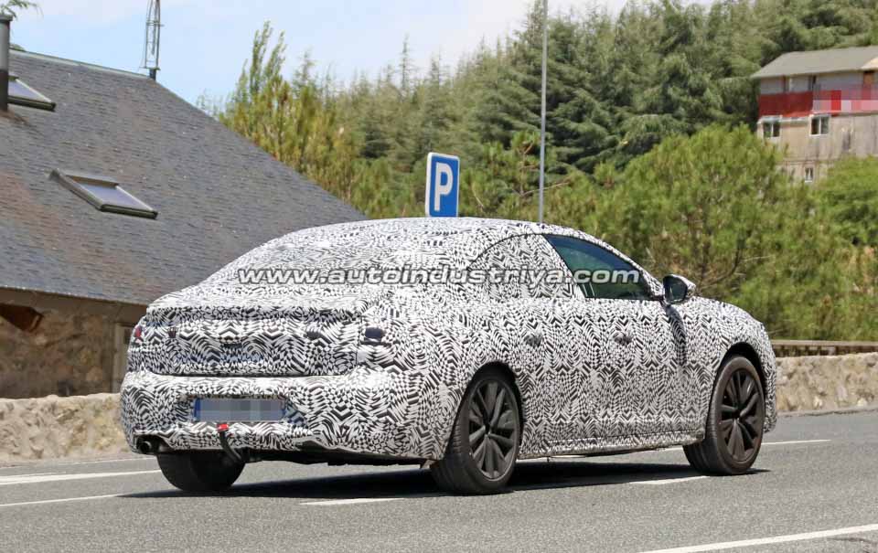 Spied: Peugeot 508