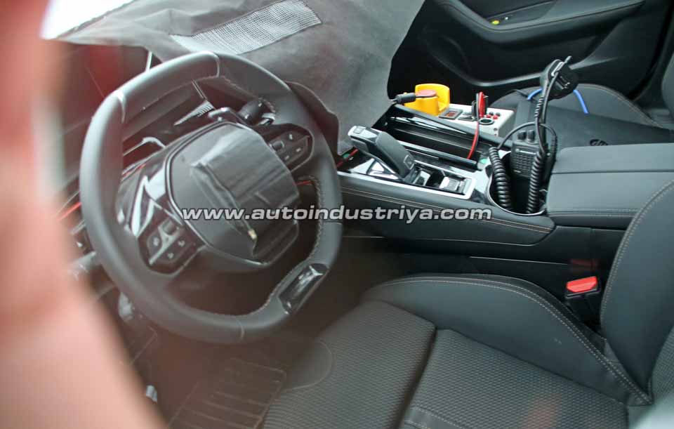 Spied: Peugeot 508