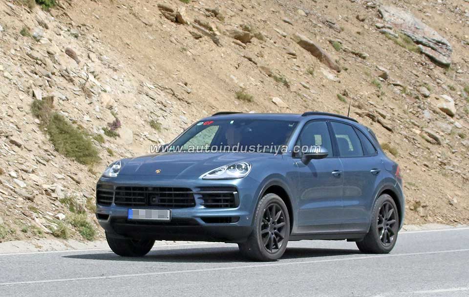 Spied: Next-gen Porsche Cayenne seen with no disguise