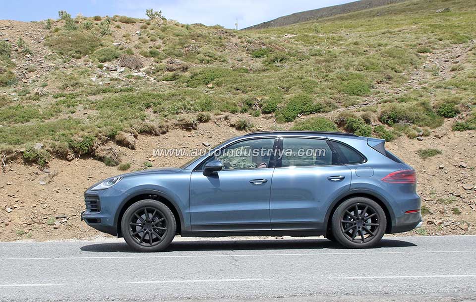 Spied: Next-gen Porsche Cayenne seen with no disguise