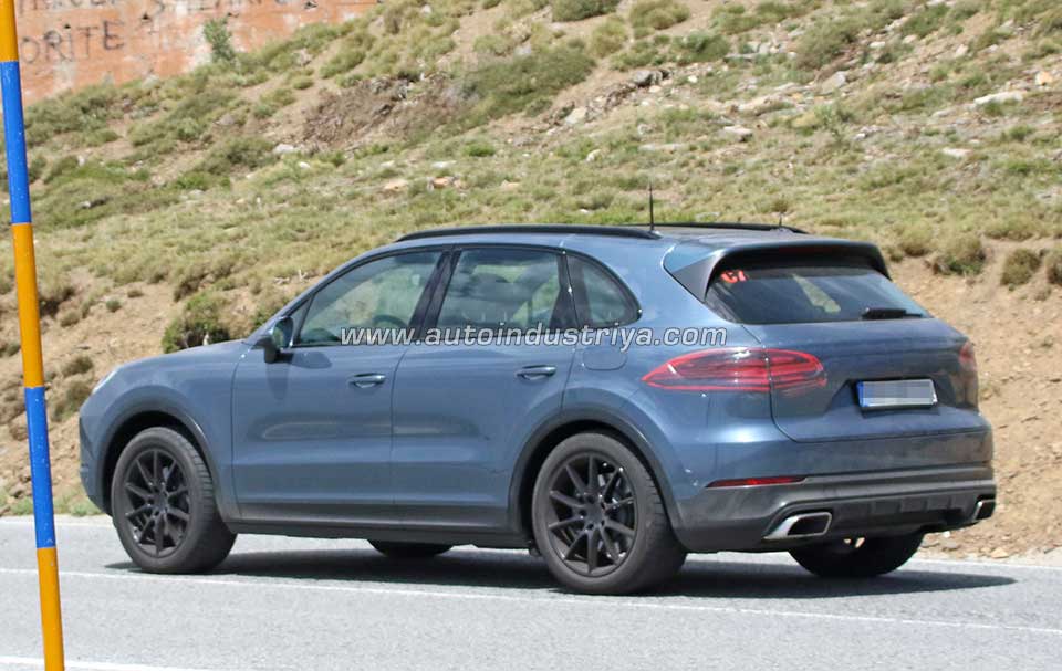 Spied: Next-gen Porsche Cayenne seen with no disguise