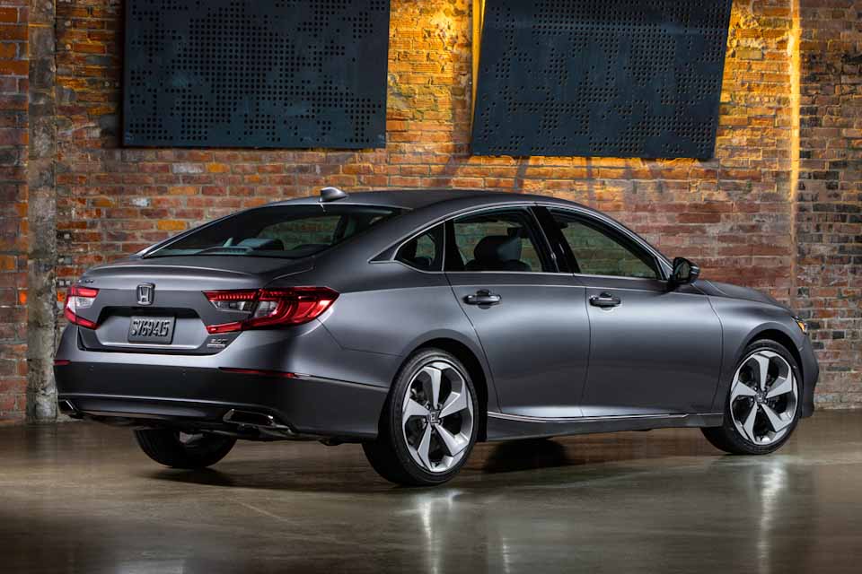 2018 Honda Accord breaks cover