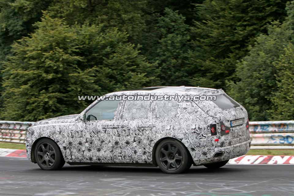 Spied: 2018 Rolls-Royce Cullinan seen doing laps at the Ring