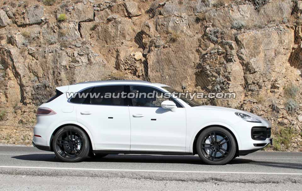 Spied: 2018 Porsche Cayenne spotted without camouflage