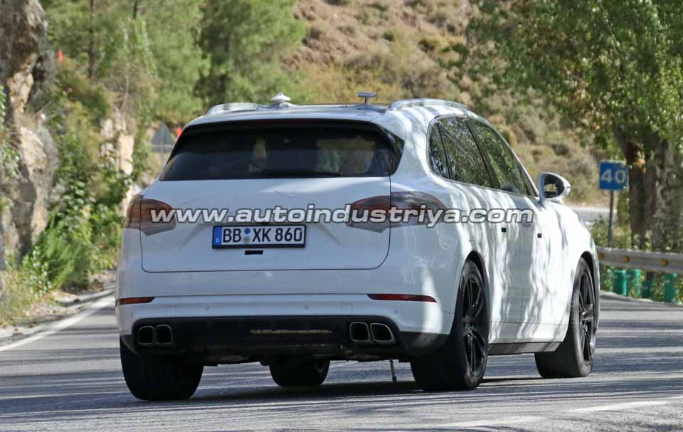 Spied: 2018 Porsche Cayenne spotted without camouflage