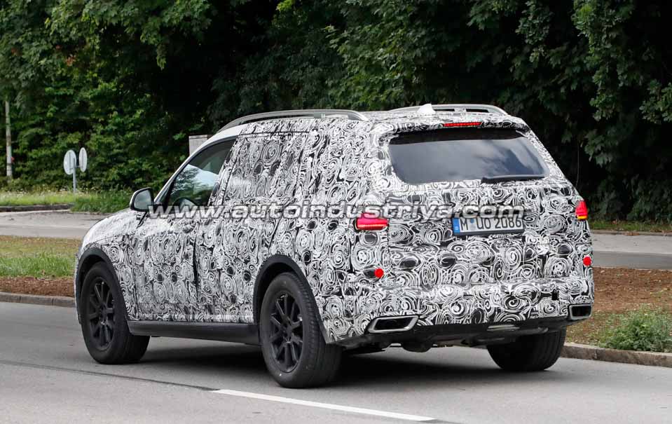 Spied: BMW X7