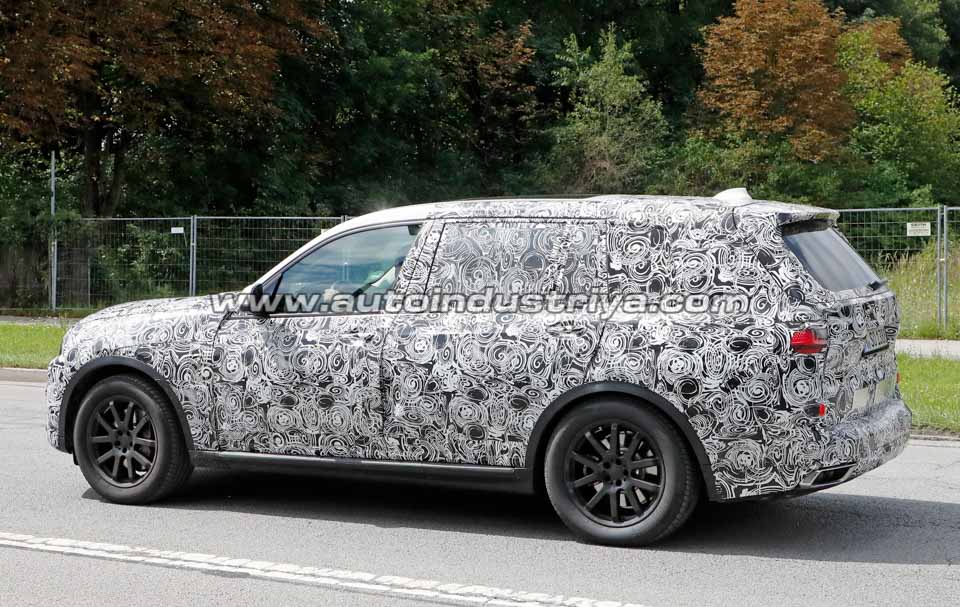 Spied: BMW X7