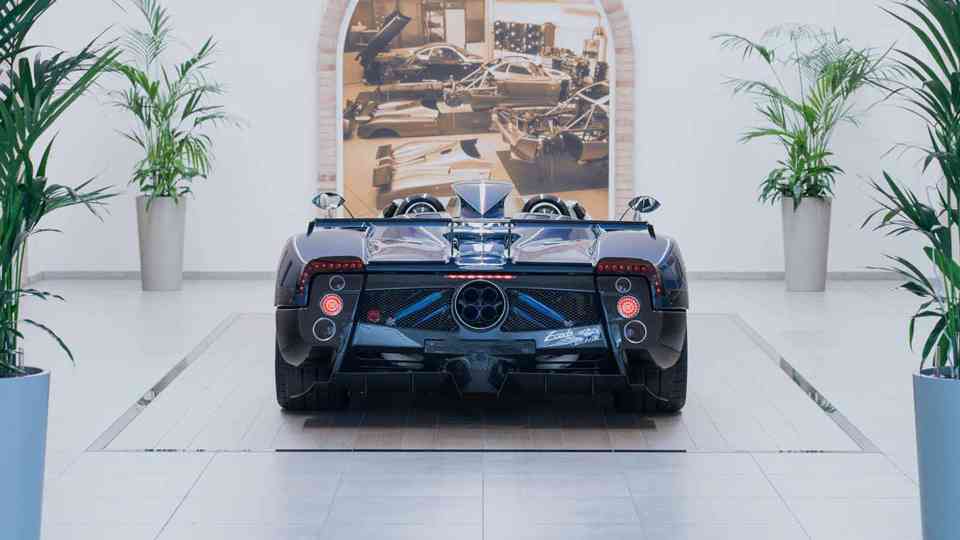 Pagani unveils Zonda HP Barchetta at Pebble Beach